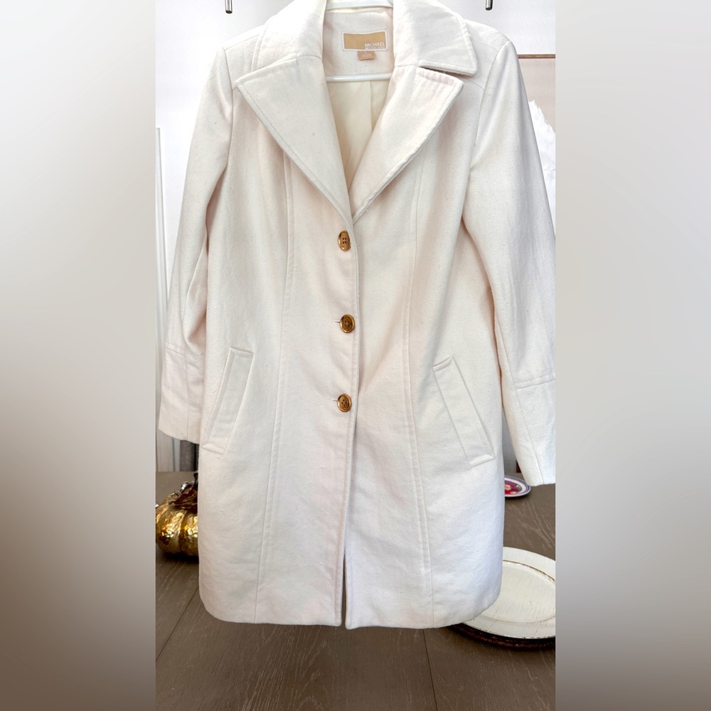 Michael Kors Cream Coat. no belt   L